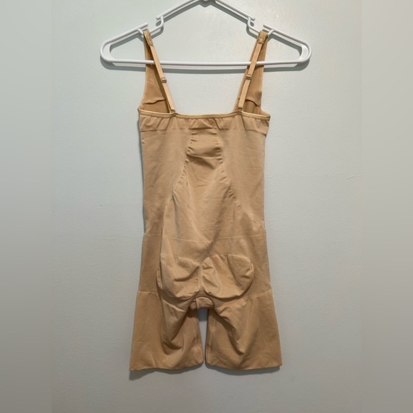 Assets by Spanx Open Bust Mid Thigh Bodysuit Tan Nude Convertible Shapewear RR. - Picture 10 of 13